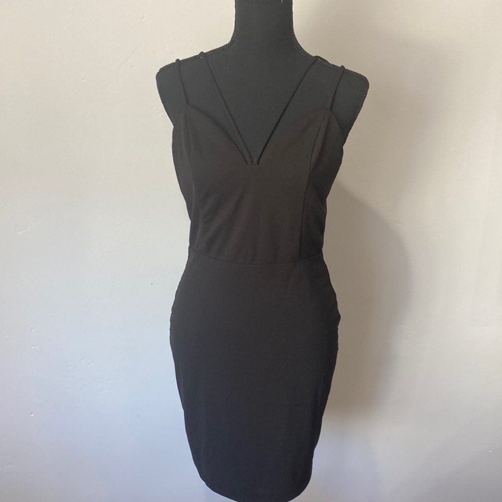 Straps black dress